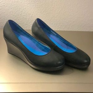 Leather crocs wedge dress shoes black